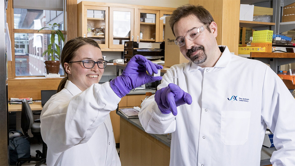 (l to r) A researcher and Erik Bloss at The Jackson Laboratory