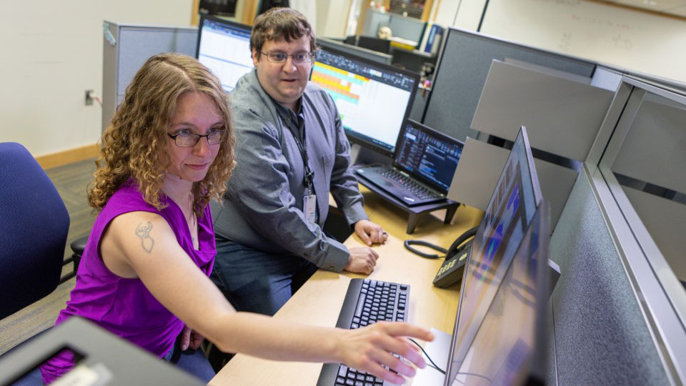 (l to r) The Jackson Laboratory's Jennifer Sargent and Mark Warner in an informal picture taken at their computers.