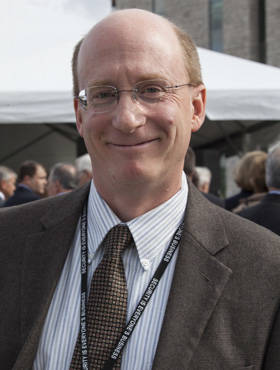 Gregg TeHennepe，文学学士。